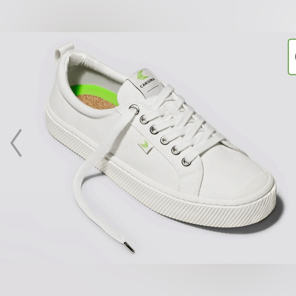 Cariuma OCA Low Canvas Sneaker